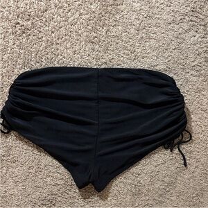 Black Women's Ruched High-Waist Shorts